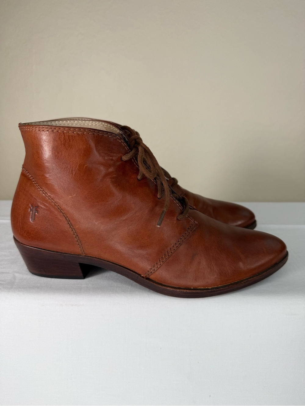 Frye Ruby Brown Leather Chukka Lace Up Heeled Booties Ankle Boots Size 8 - Picture 2 of 15